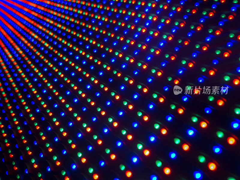 多色LED灯屏幕。大的LED屏幕与颜色红色，绿色和蓝色针灯在递减透视和选择性焦点