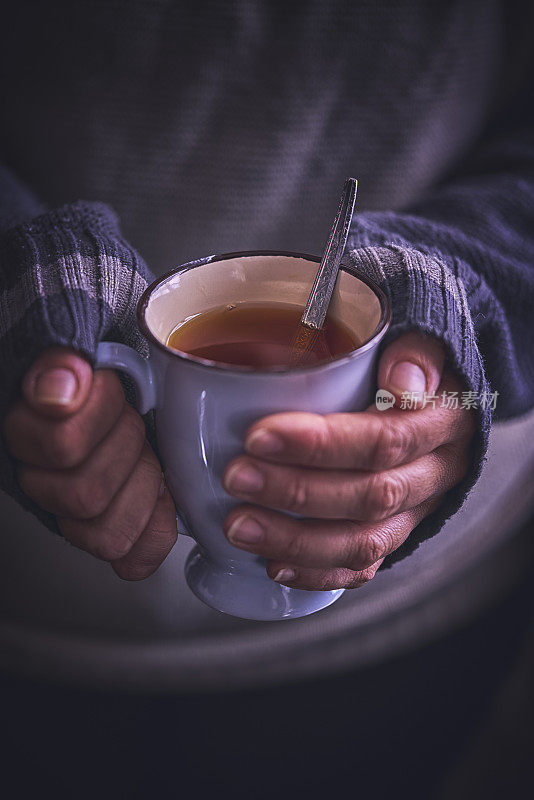 喝一杯水果莓茶