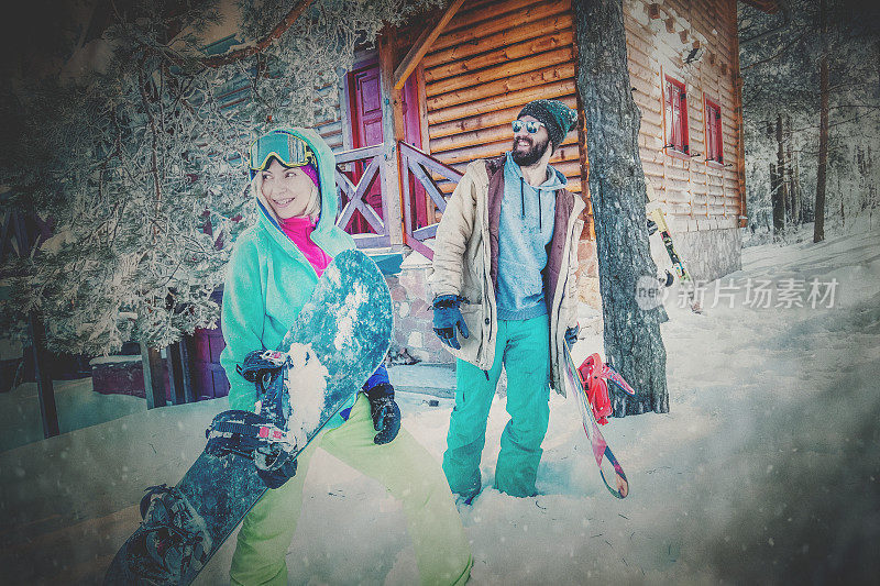 滑雪夫妇在冬季旅行