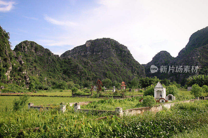 山边的越南寺庙