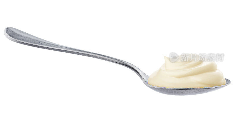 酸奶油在勺子孤立的白色背景