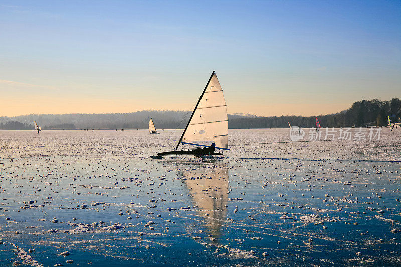 冰帆船，冰湖Wörthsee，巴伐利亚，德国