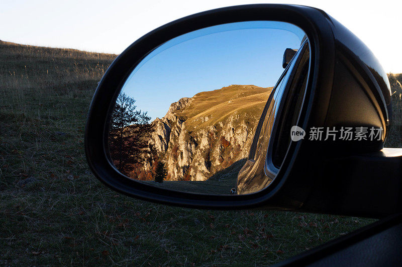 从汽车的看法。美丽的风景在镜山悬崖