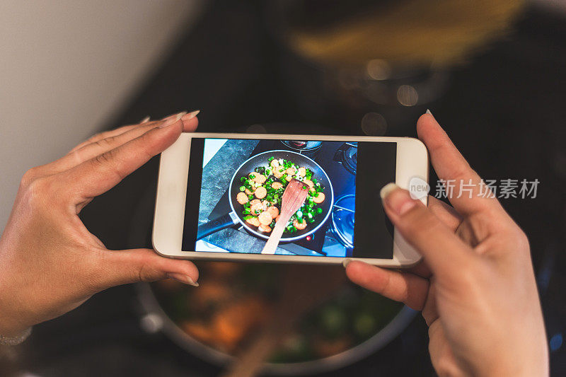 女性拍摄健康饮食