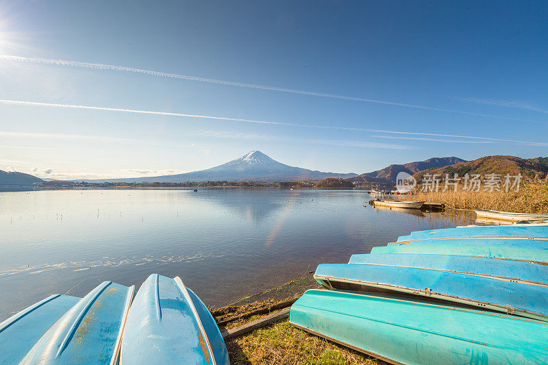 富士山川口湖的皮划艇