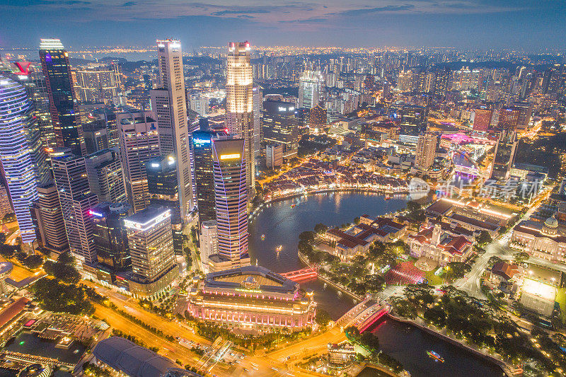 鸟瞰图新加坡天际线和滨海湾全景，码头是新加坡的经济中心，这里有新加坡中心的所有建筑