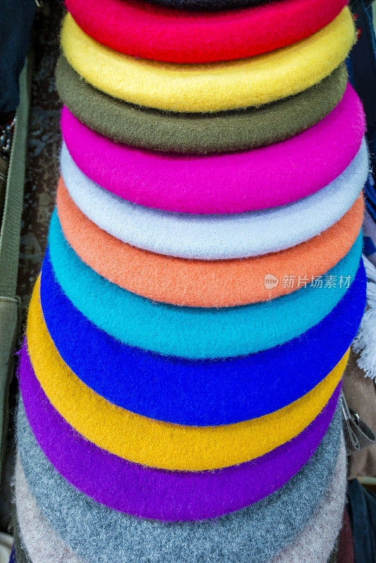 巴黎纪念品——一叠贝雷帽