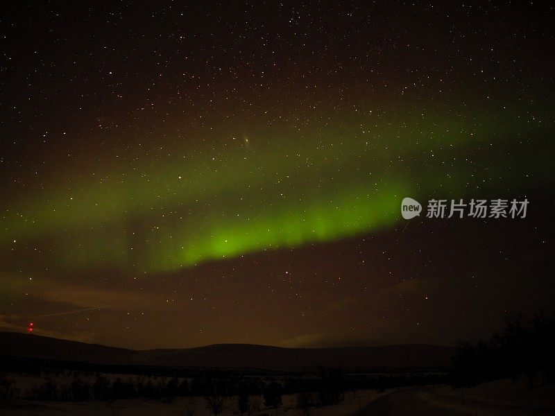 芬兰拉普兰的北极光和仙女座星系