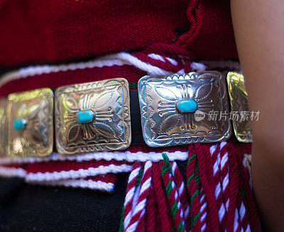 复古西南美洲本土银和绿松石带，特写