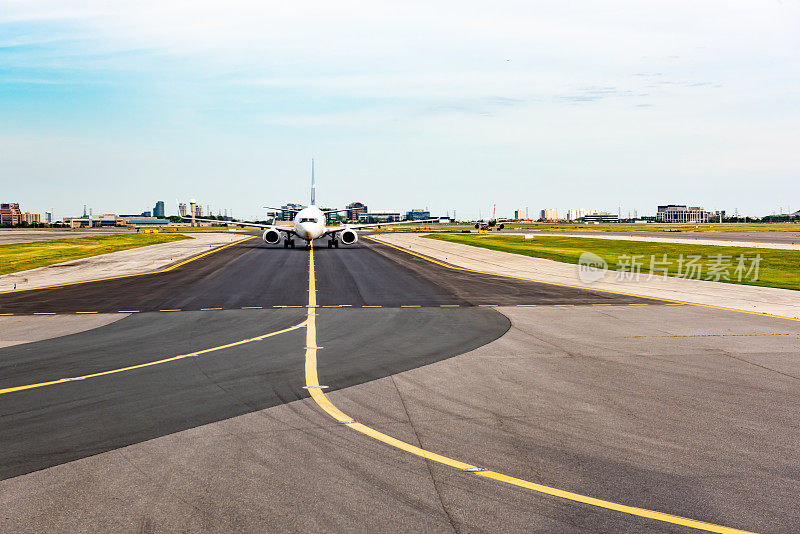 加拿大安大略省GTA上的多伦多皮尔森国际机场场景。