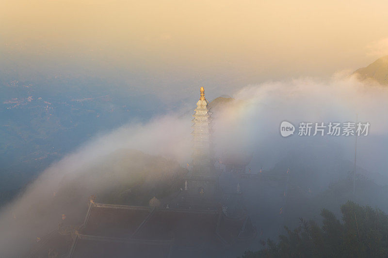 越南老街萨帕地区翻斯班山顶上的大佛