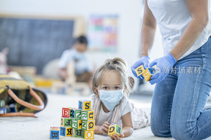 新冠肺炎大流行期间的幼儿园教室