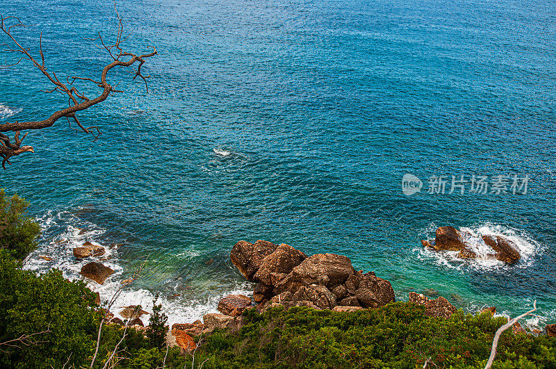 德罗巴尼皮耶萨克海滩全景，亚得里亚海