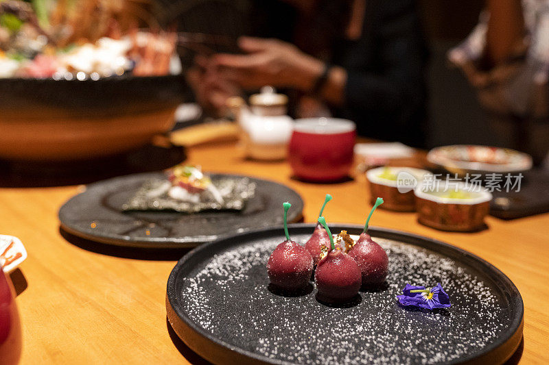 日本餐厅的红酒鹅肝甜点