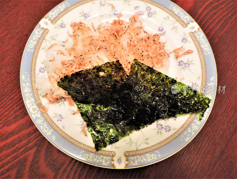 日本。虾米海苔饭。