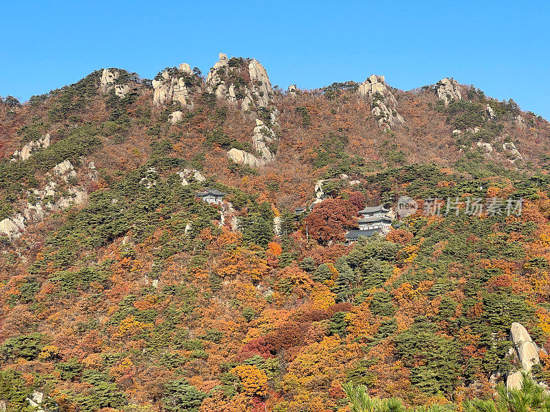 秋天的首尔道峰山和万月寺