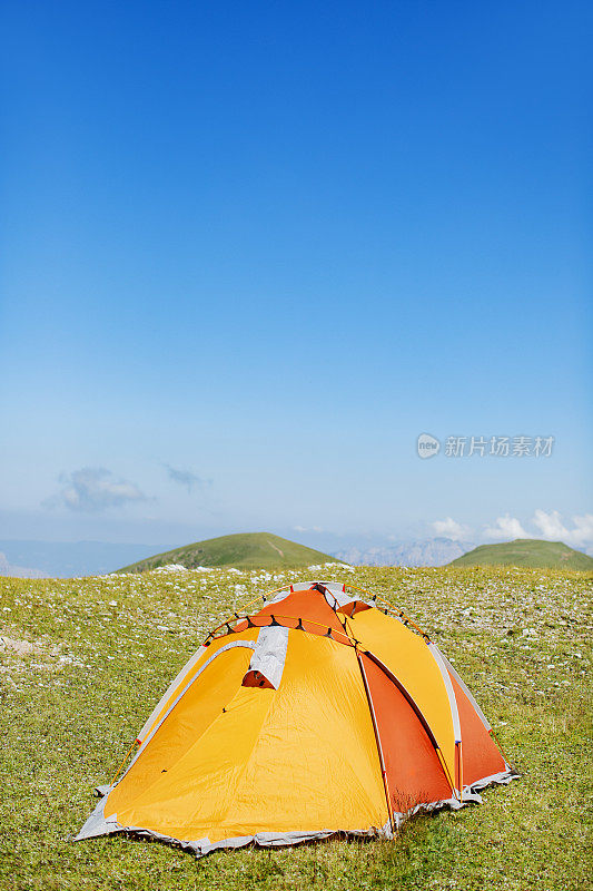 在山里露营