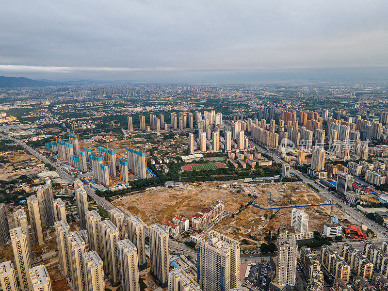 城市在建住宅的鸟瞰图