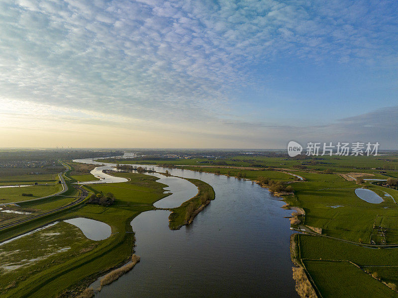 艾瑟尔和里韦迪普春季日落全景鸟瞰图