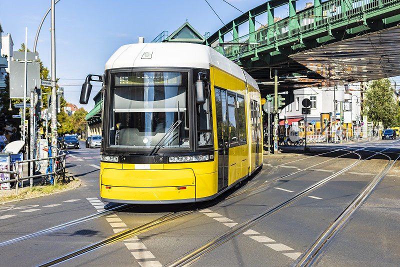 柏林普伦茨劳贝格的黄色电车