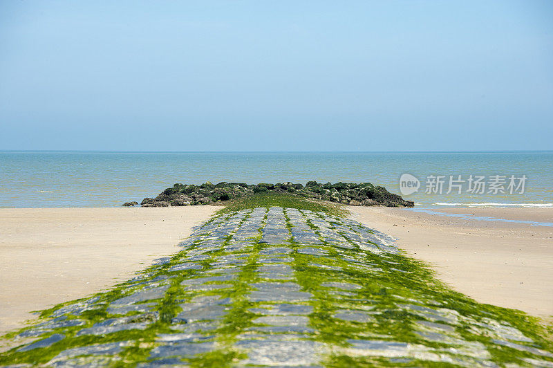 海滩和防波堤