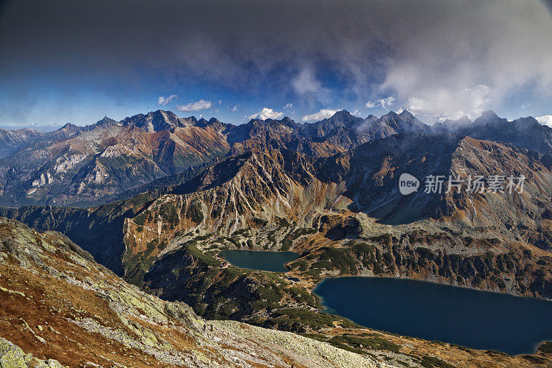 Tatra。波兰五池塘谷。