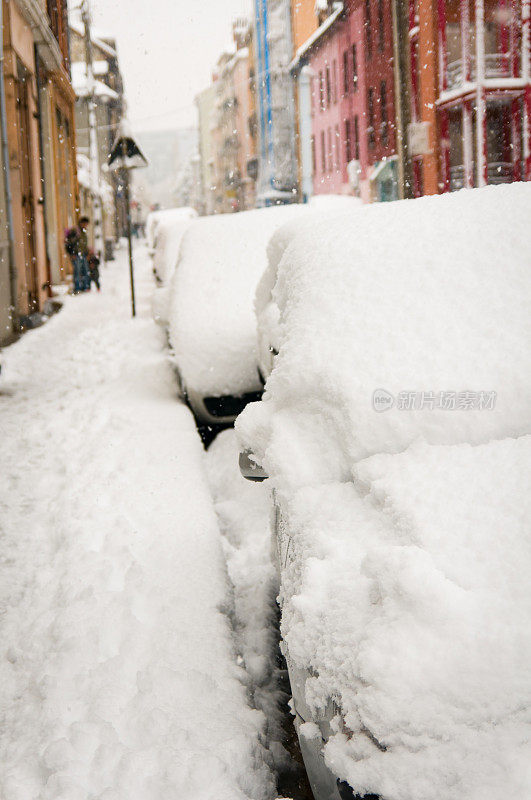 街上的下雪天