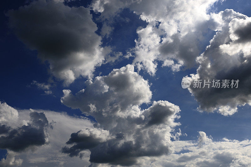 戏剧性的夏天Cloudscape