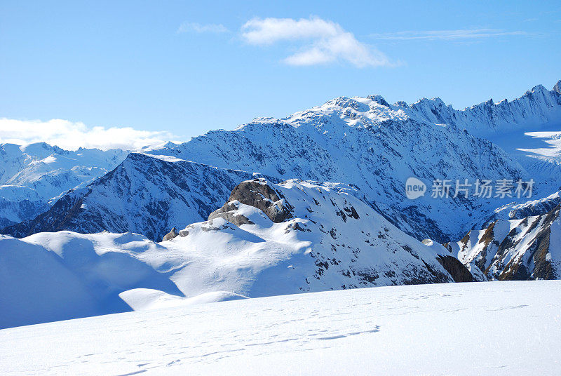 纯净的雪，库克山脉，新西兰。