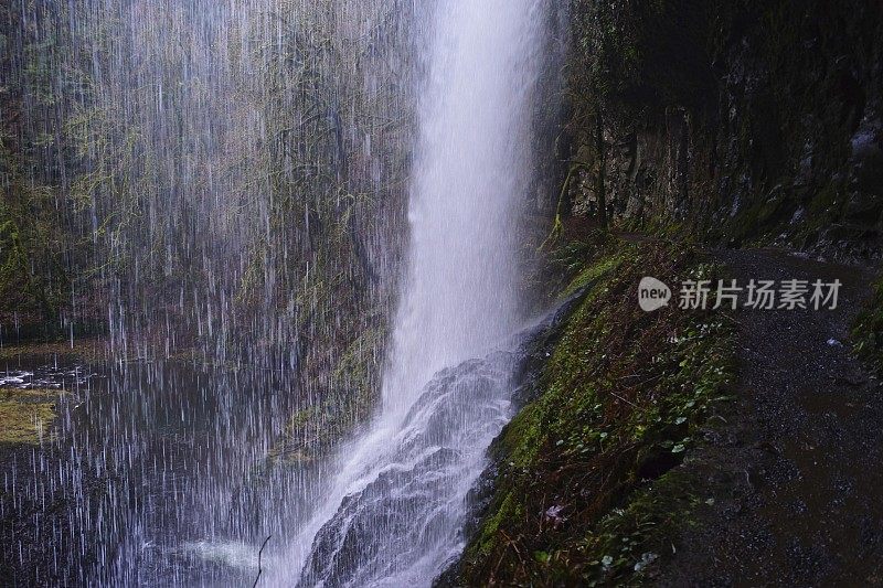 中北部瀑布阵雨