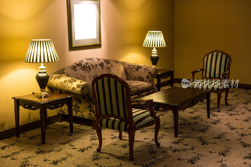 老式酒店沙发和椅子
