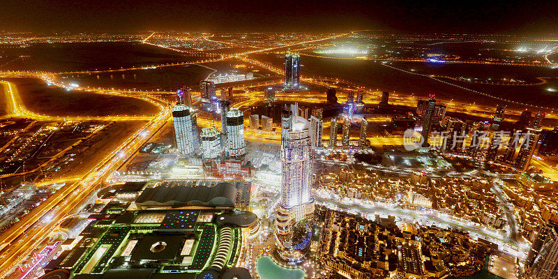 迪拜市中心夜景鸟瞰图