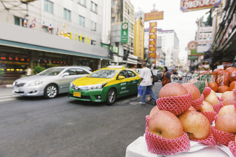 Yaowarat路苹果出售曼谷唐人街泰国