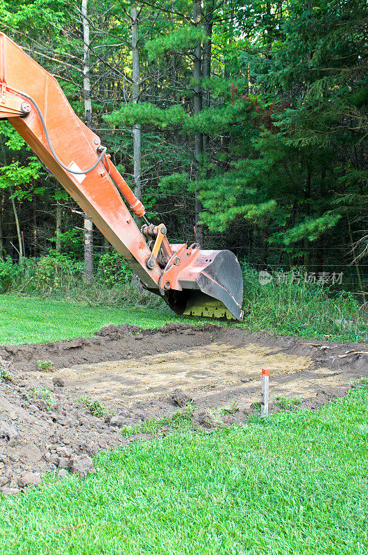 挖掘机剥离表土