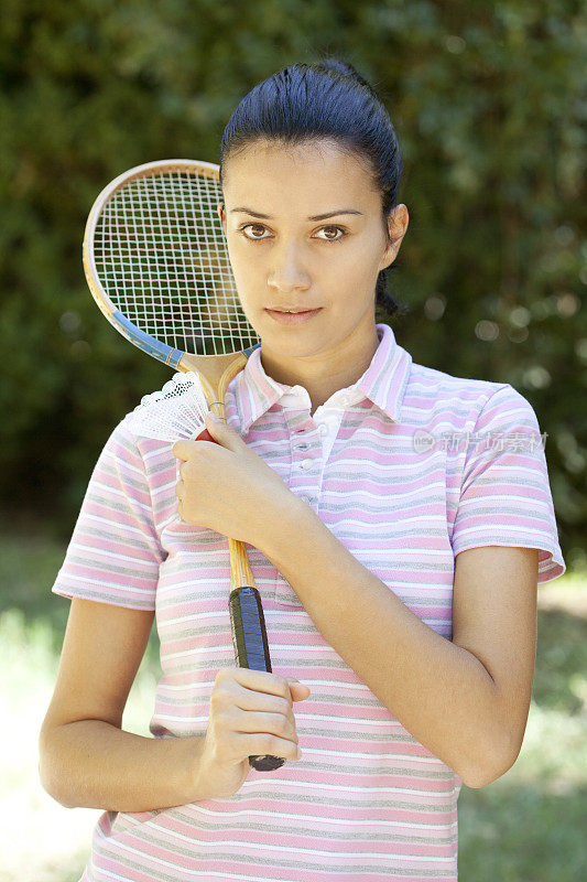 女子羽毛球运动员