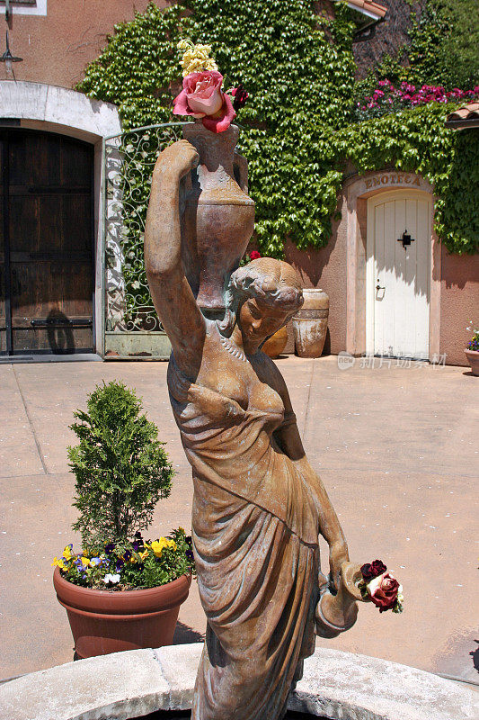 葡萄酒女神雕像