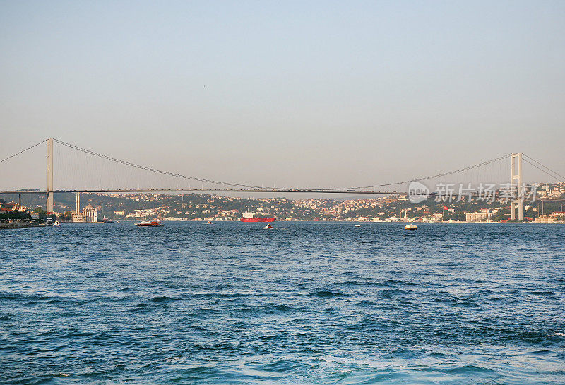 横跨博斯普鲁斯海峡,İstanbul