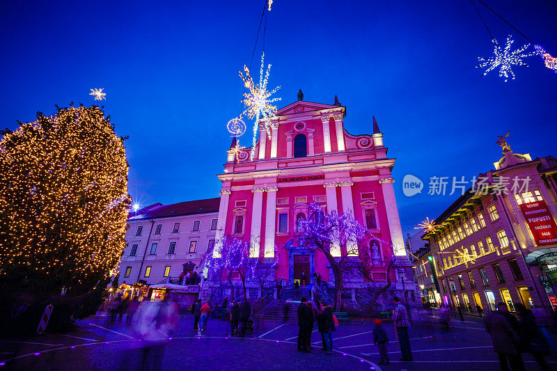 圣诞节装饰了卢布尔雅那的Preseren广场