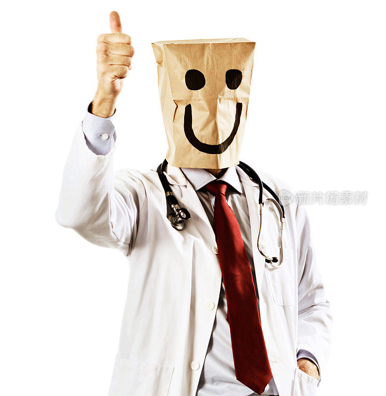 匿名“医生”戴着微笑纸袋面具，竖起大拇指