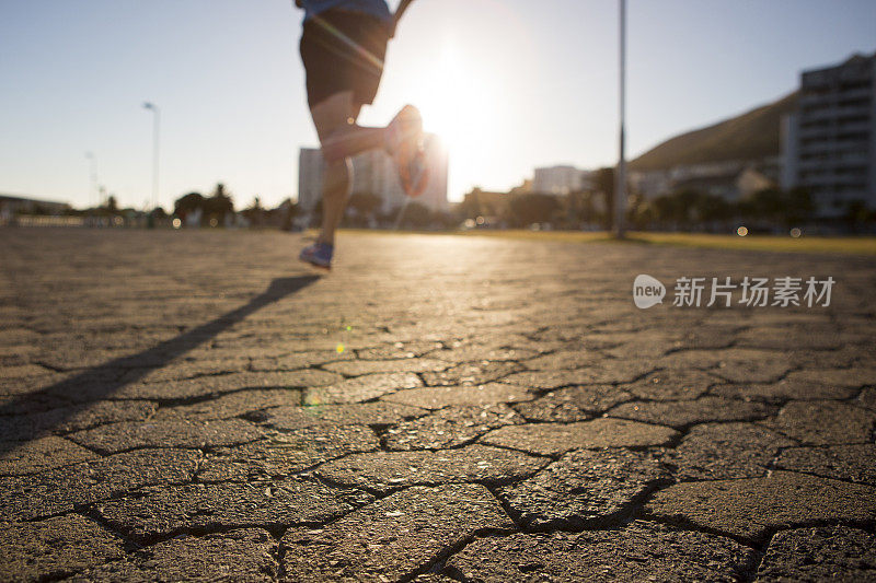 一个跑步者的腿的轮廓