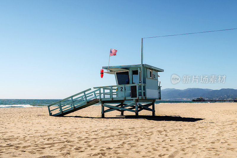 加州圣塔莫尼卡海滩上的救生员塔