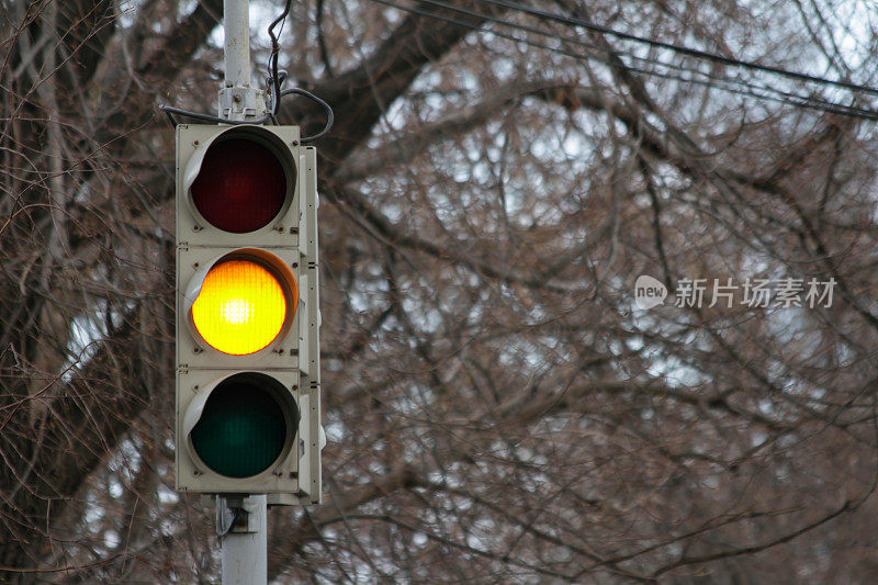 交通灯，黄灯