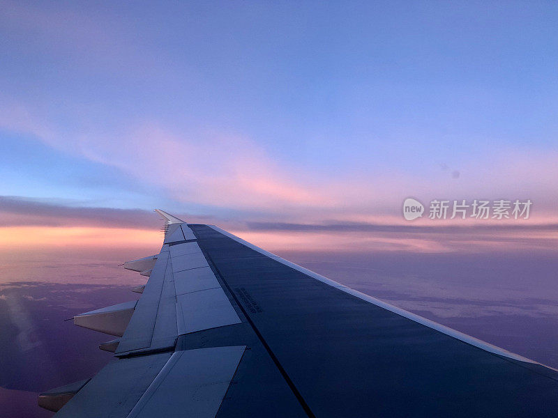 日落的飞机旅程