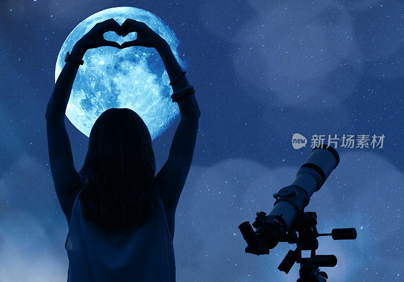 拿着望远镜、月亮和星星的小女孩。我的天文工作。