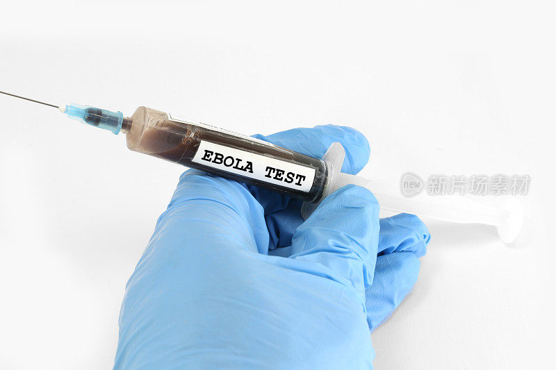 注射器里装满了血液，待医学实验室分析和文本埃博拉测试