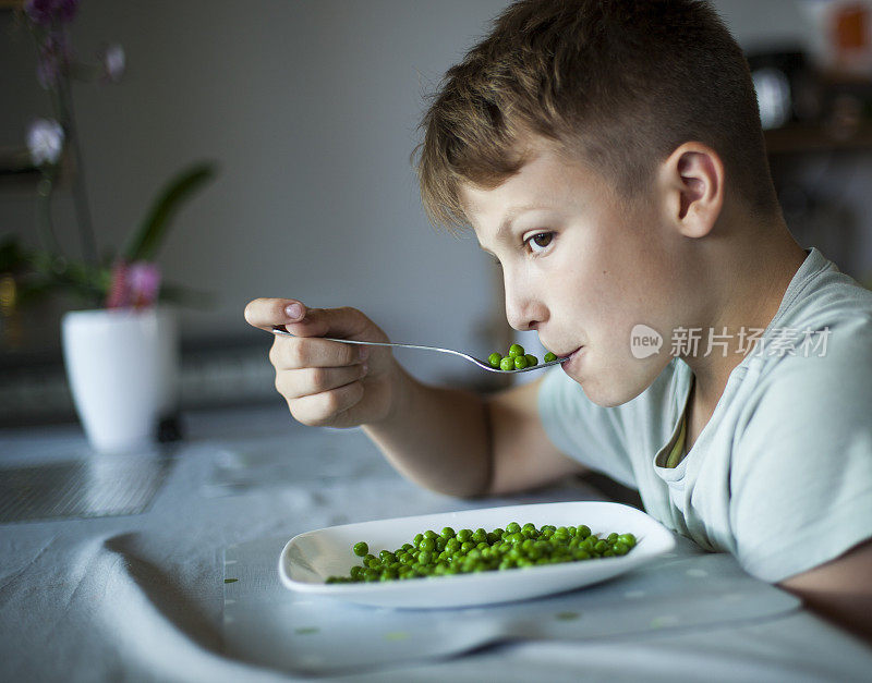 吃青豆的男孩