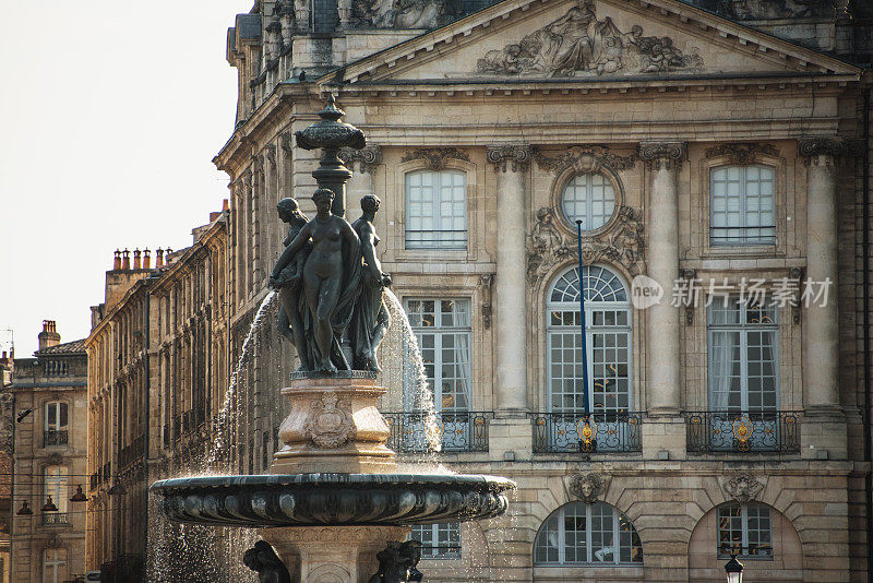 喷泉在广场德拉交易所，波尔多，法国