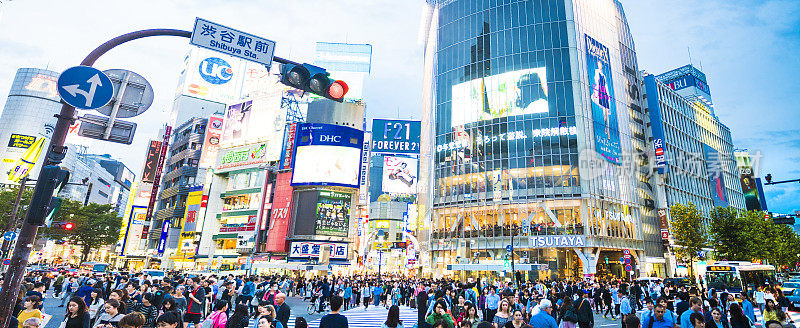 日本东京市中心涉谷十字路口全景图