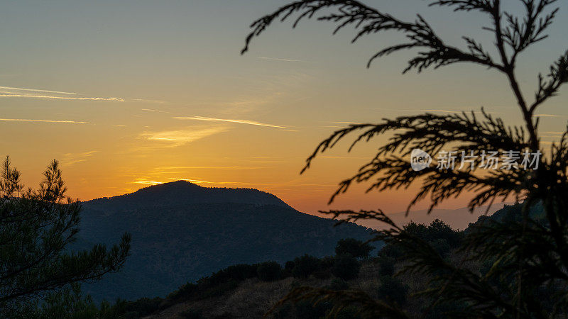 夕阳山景观