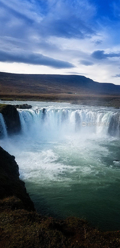 冰岛Godafoss:天空下诸神的瀑布